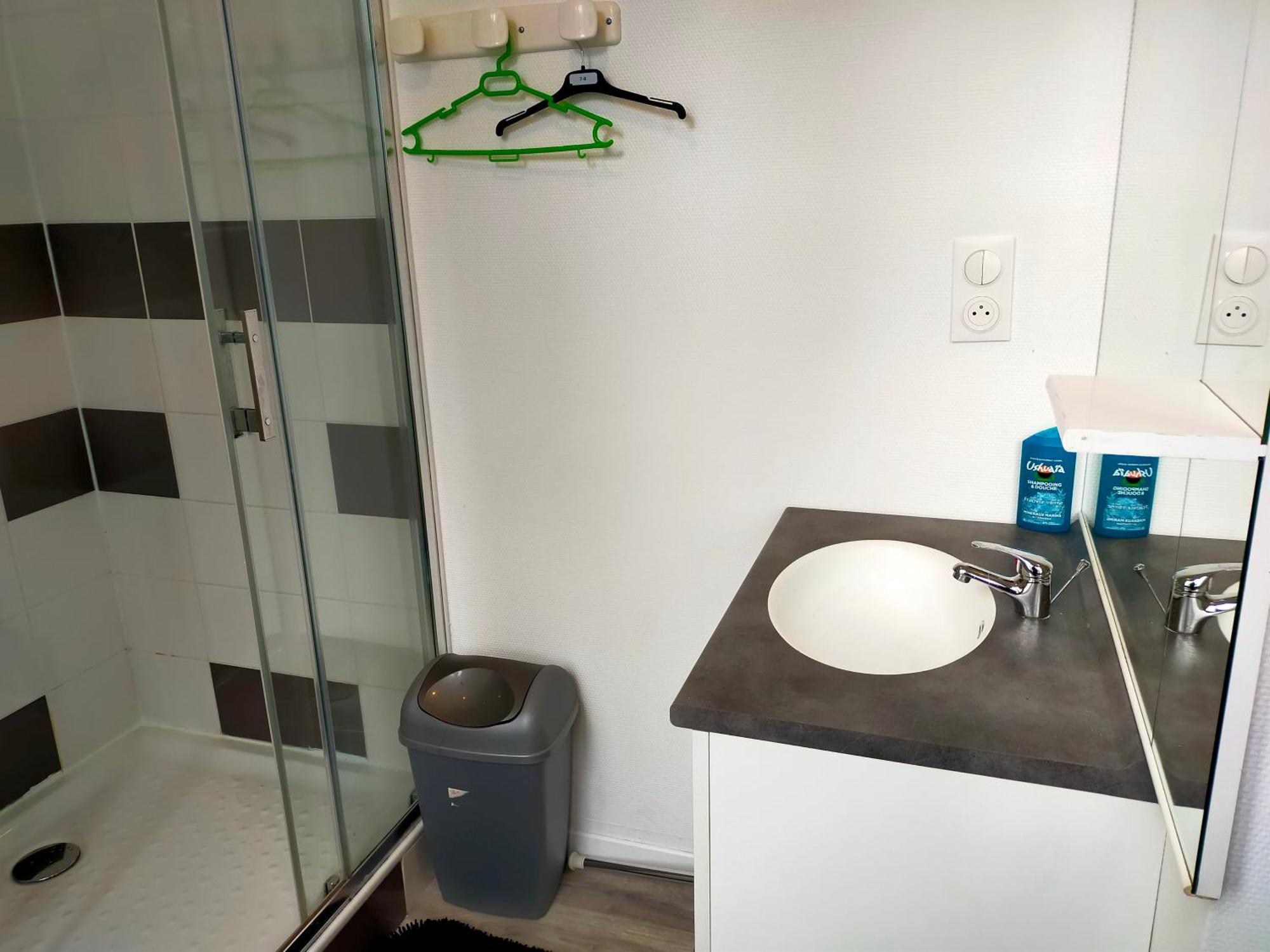 Studio En Rdc Avec Balcon Centre Vitre Dış mekan fotoğraf